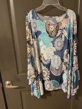 Moa Moa Blue and White Floral Asymmetrical Tunic Top
